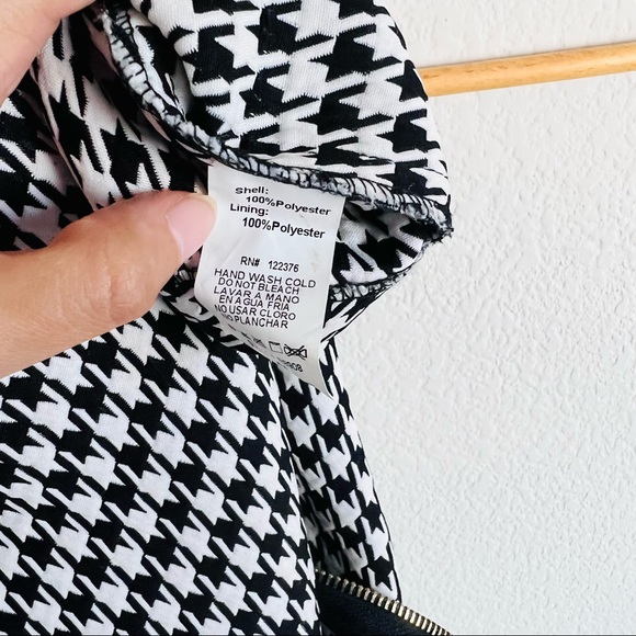 Mustard Seed Gold Neck Plated Houndstooth Quilted Short Sleeve Zip Crop Blouse - Picture 8 of 8